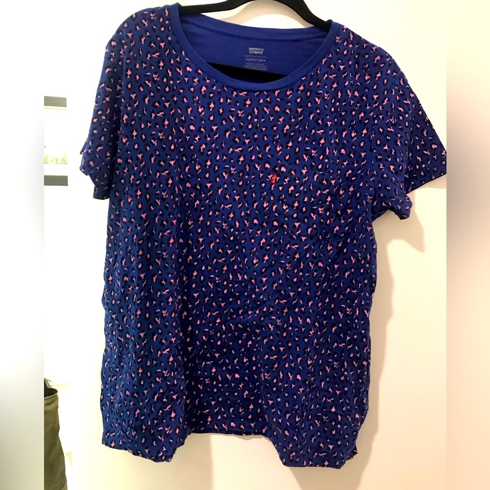 Levi’s Perfect Crew t-shirt , size xl